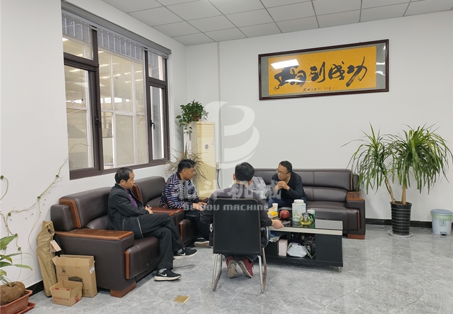 锯末看片网站观看迎来远方的客户来访