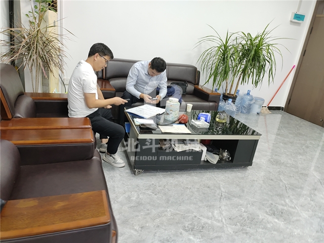 苏州客户慕名考察我厂竹木看片网站观看