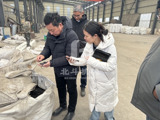 玻利维亚客户深入考察：纺织品废料看片网站观看展实力