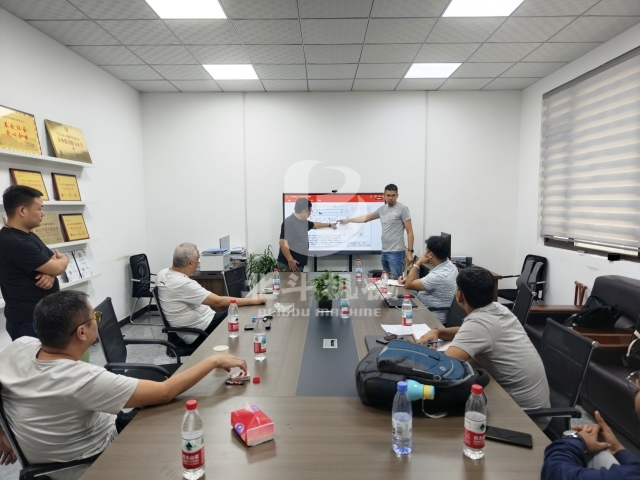 非洲企业赴看片黄全部免费验机,合作求的就是亲眼可见